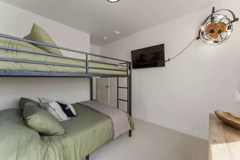 Queen/Queen Bunk Bed