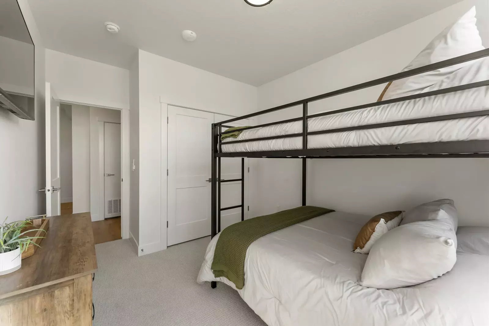 Queen/Queen Bunk Bed