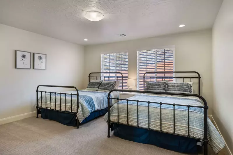 2 Queen Beds
