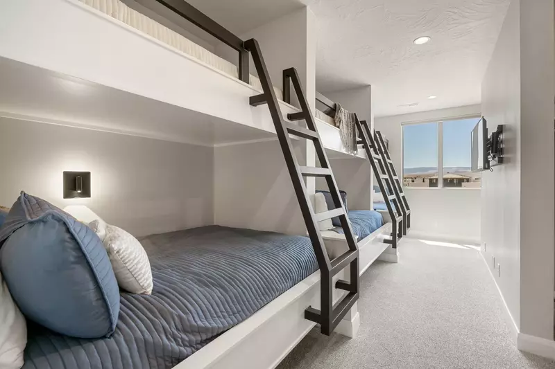 3 Twin/Double Bunks
