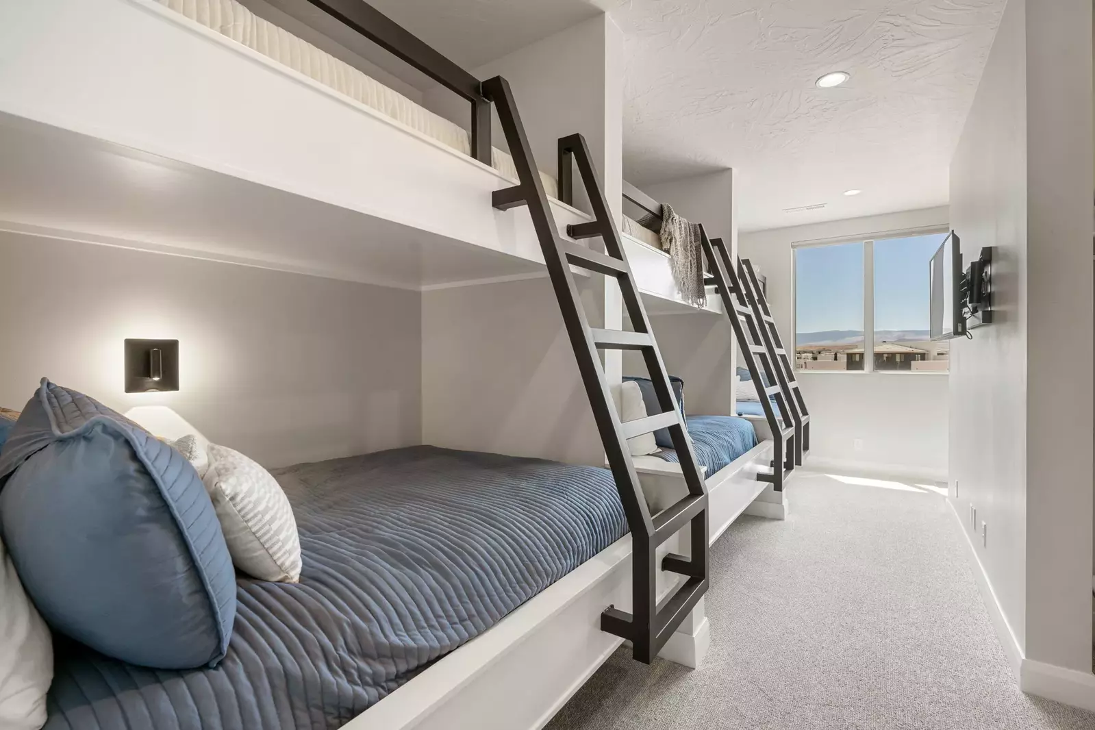 3 Twin/Double Bunks