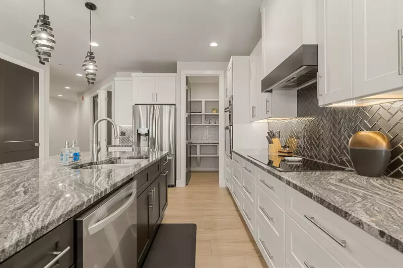 House 2: Fully Equipped Kitchen