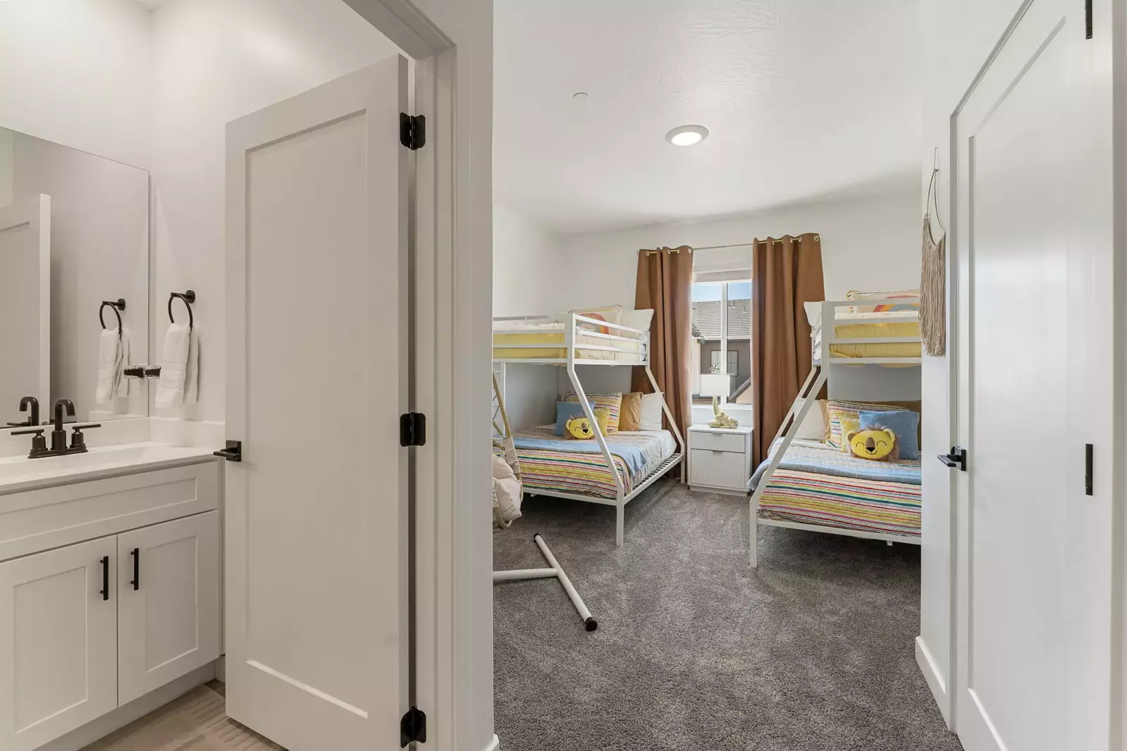 2 Twin/Double Bunks