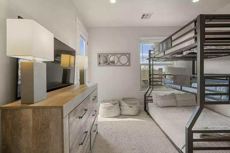Double/Twin/Queen Bunk
