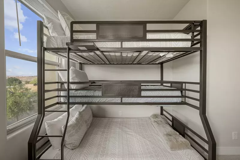 Double/Twin/Queen Bunk