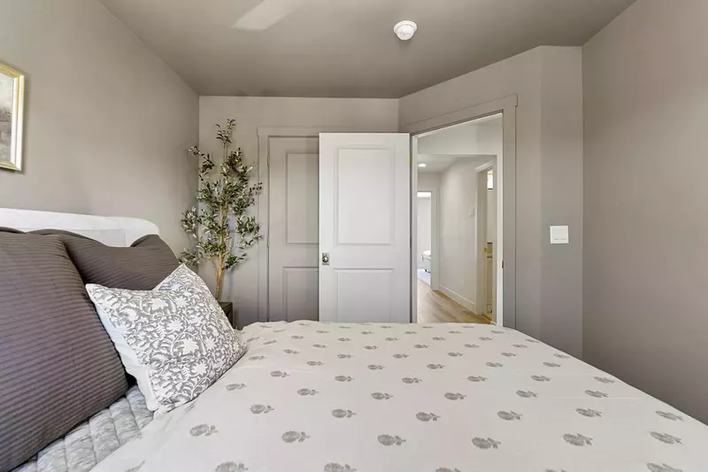 Queen Bedroom
