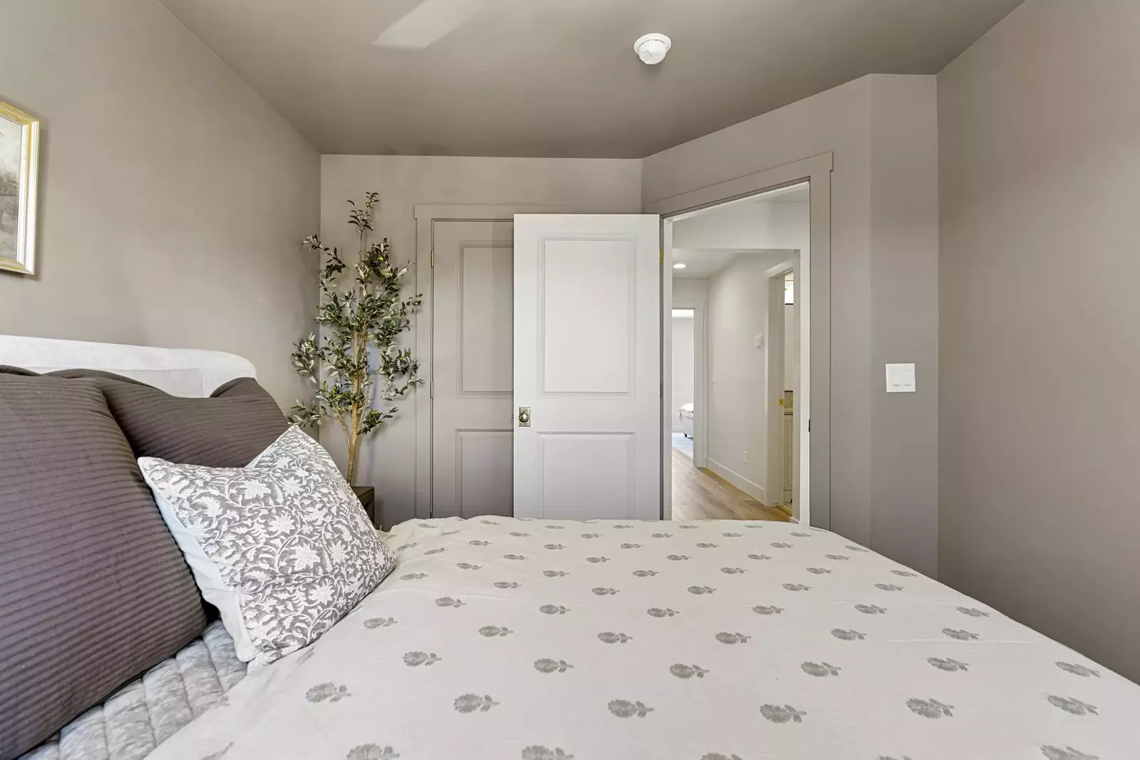 Queen Bedroom