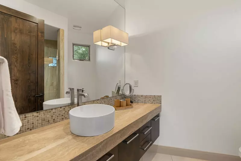 Casita - Bathroom