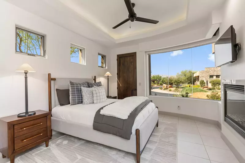 Casita - Queen Bedroom