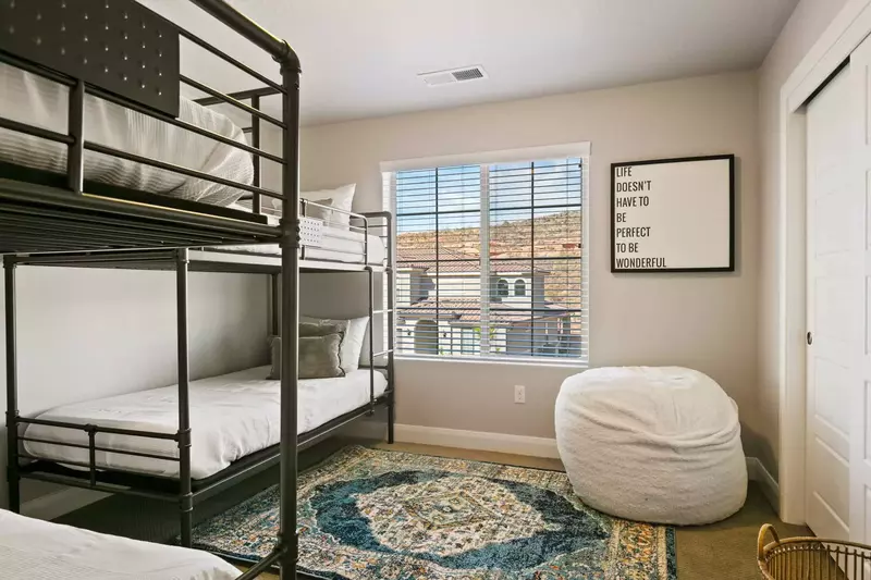 2 Twin/Twin Bunk Room