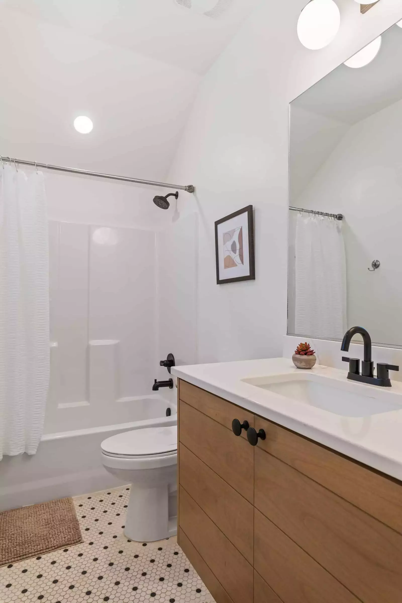 Master Bedroom 2 Bathroom