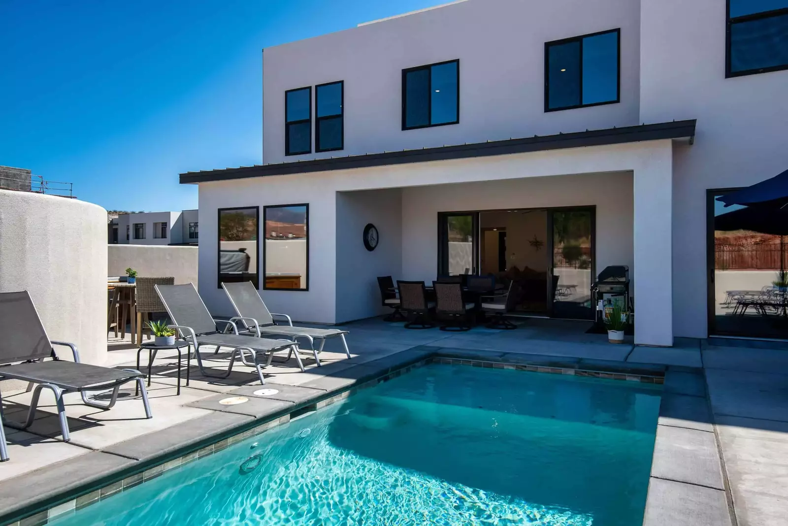 Private Hot Back of Unit View