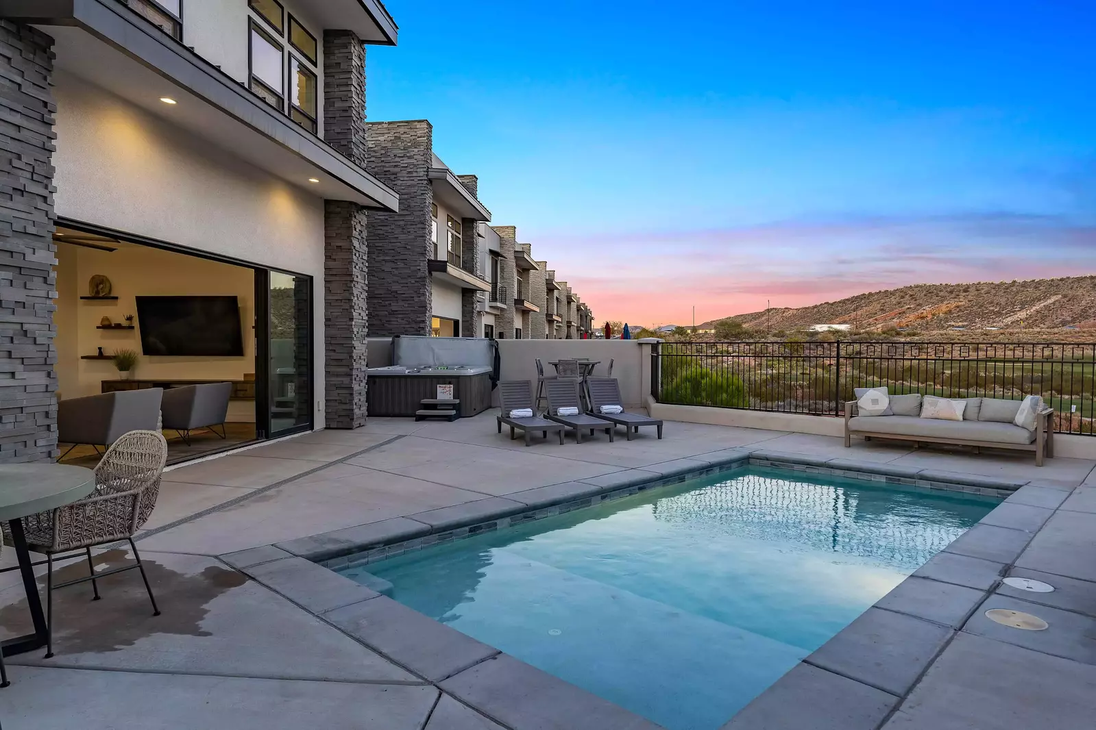 Private Pool & Hot Tub