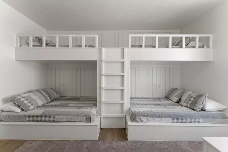 2 T/F Bunk Room