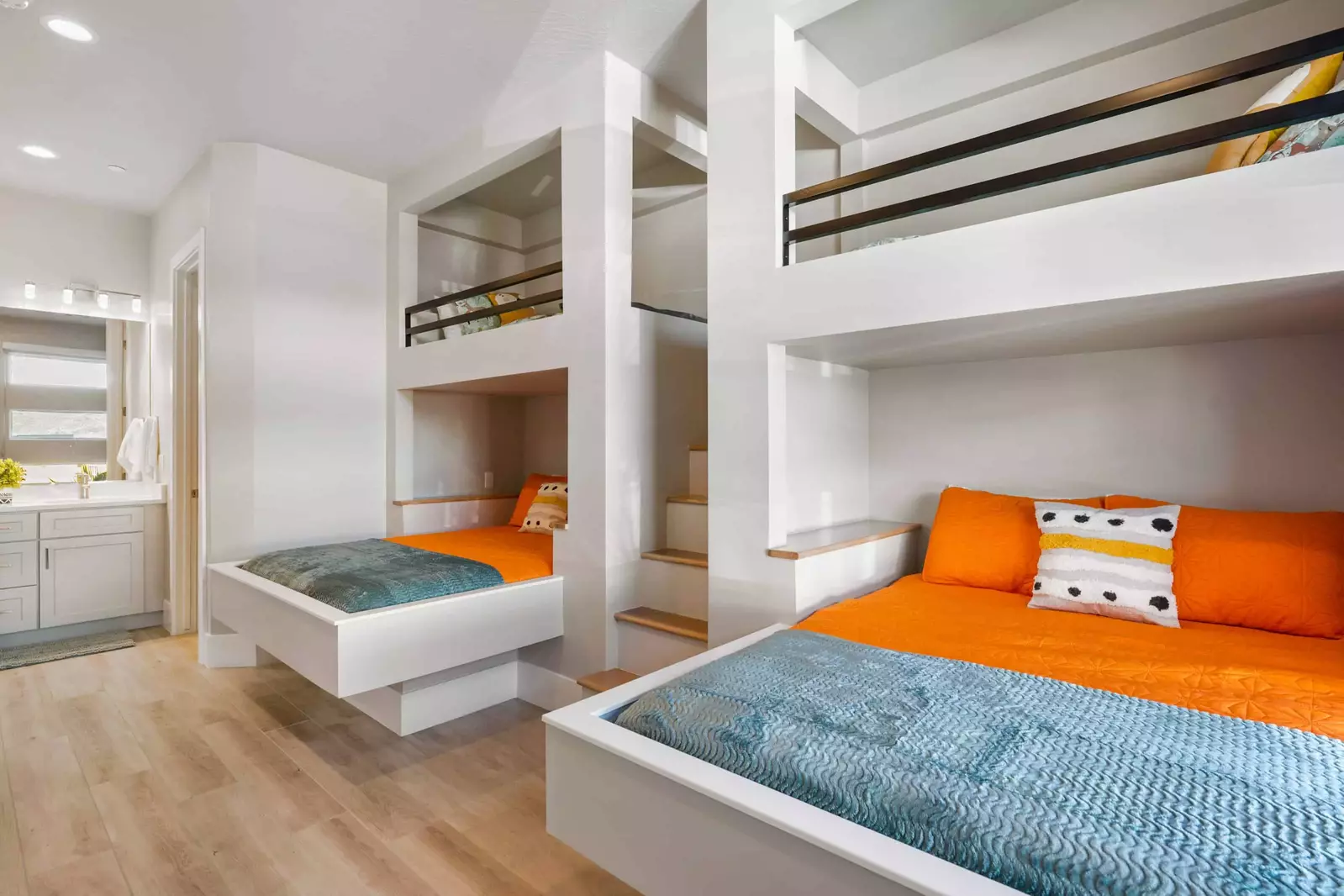 Twin / Full Bunk Room