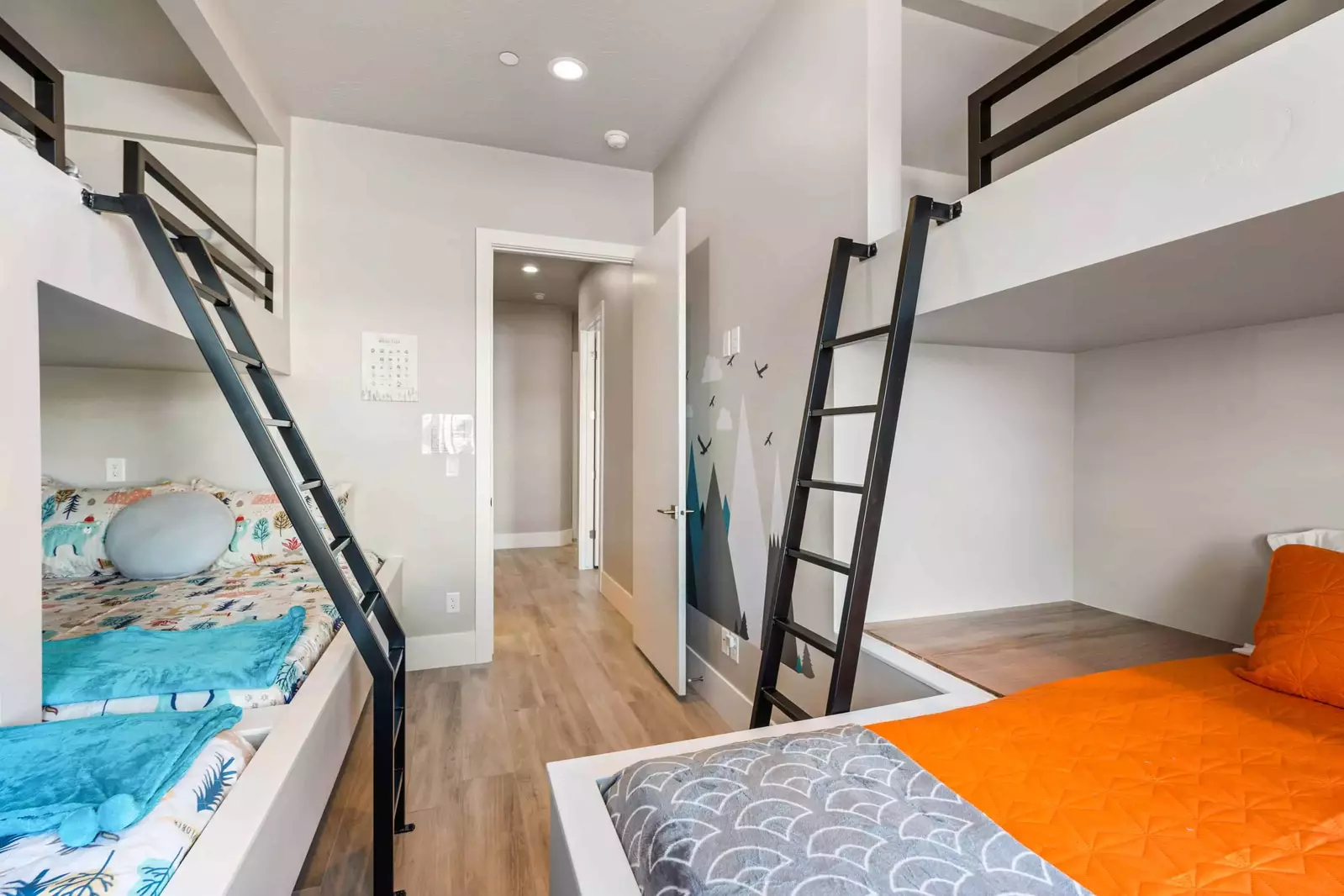 Twin / Full Bunk Room