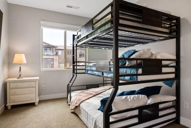 Twin/Full/Full Bunk Room