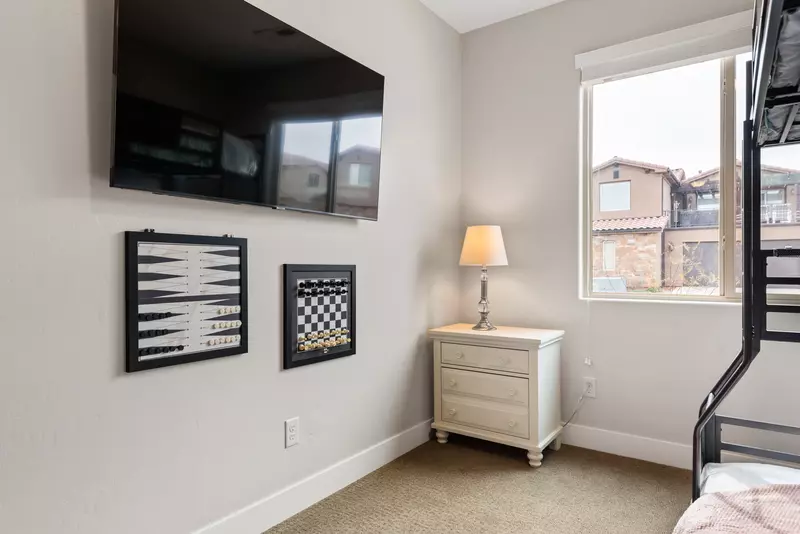 Twin/Full/Full Bunk Room