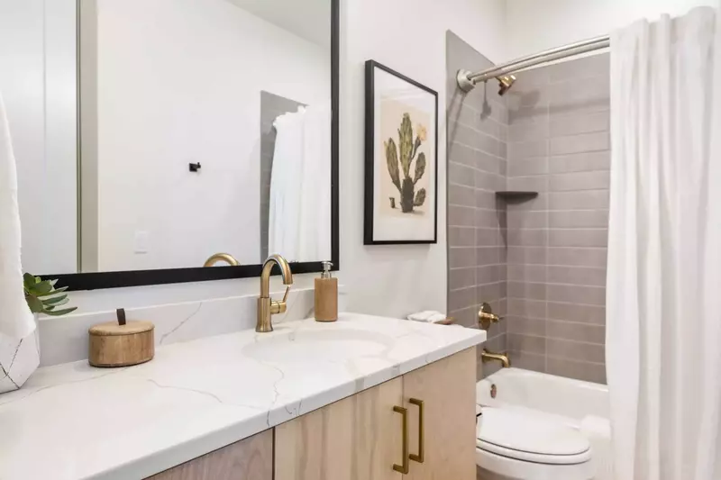 Full Bathroom