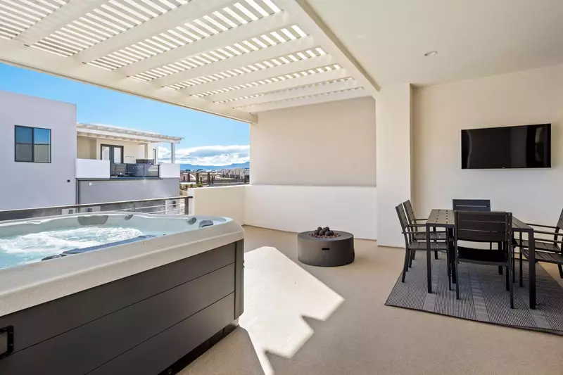 Outdoor Patio, TV, Fire Pit, Private Hot Tub