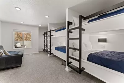 3rd Level Bunk Room (3 Double / Double Bunks)
