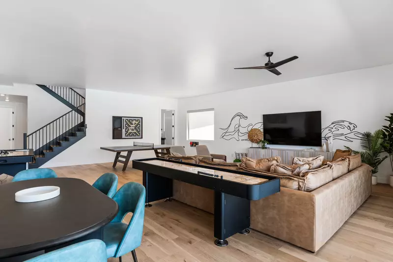 Game Room Loft, Shuffleboard, Ping Pong, Foosball