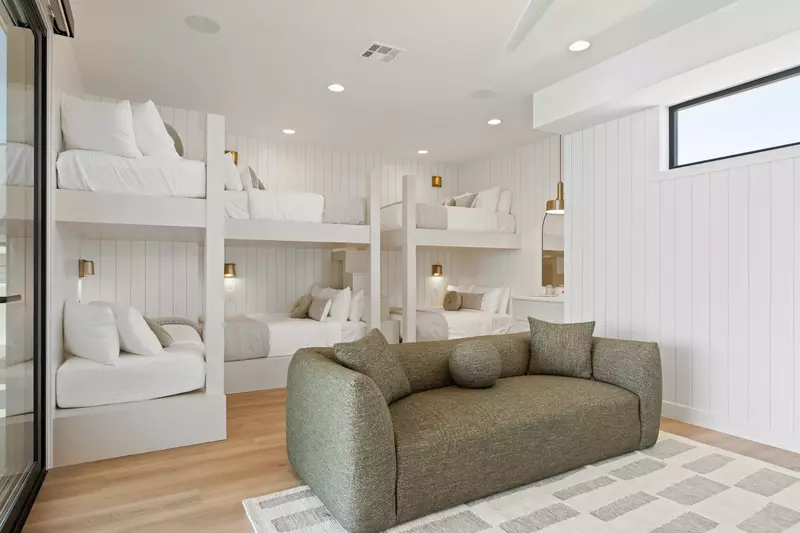 Bunk Room with T/T and 2 D/D Bunks