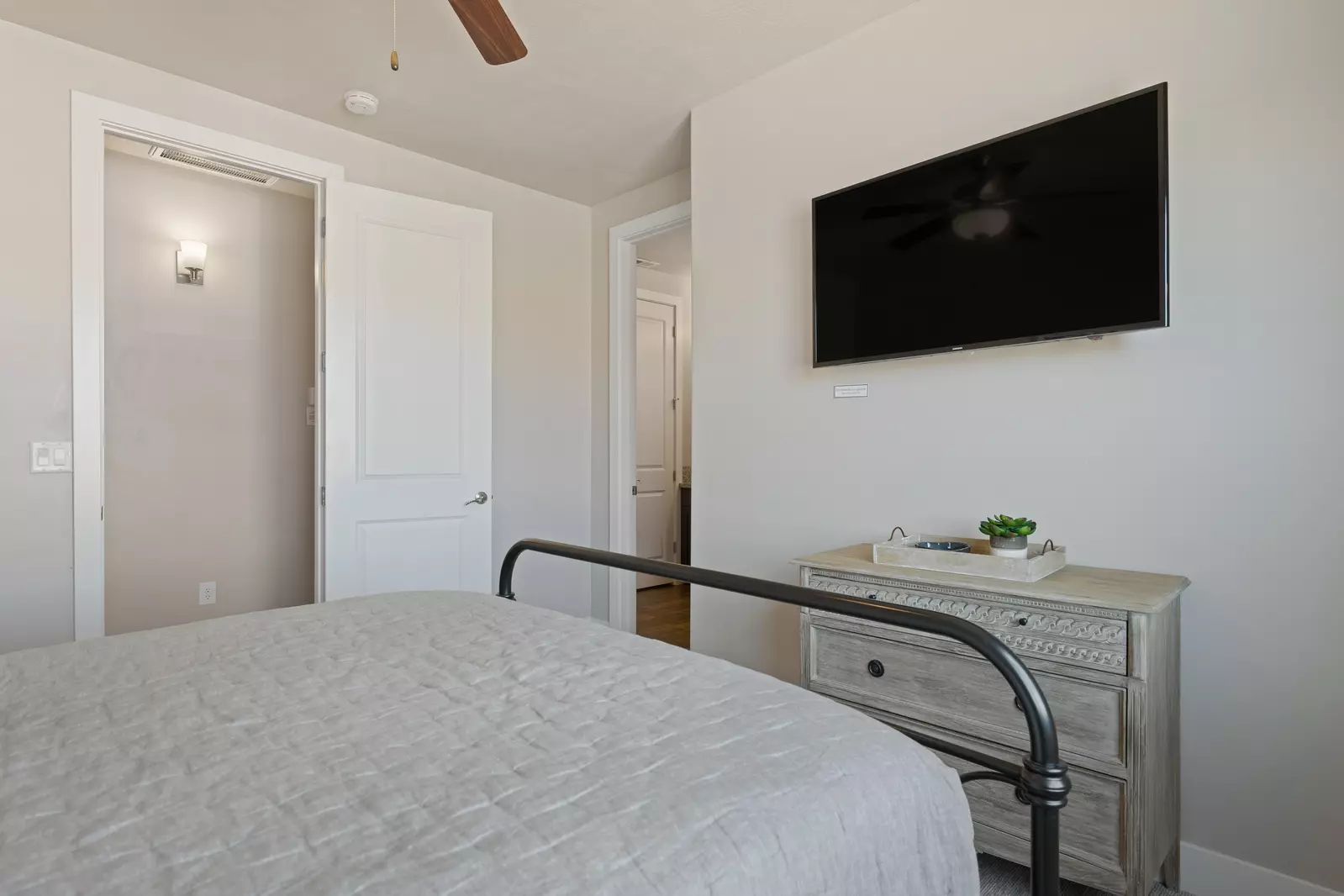 Queen Bedroom