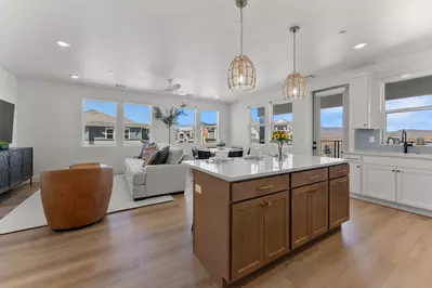 Fully Equipped Kitchen / Living Space