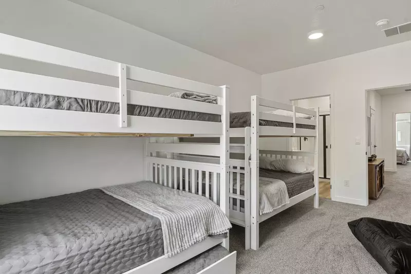 2 Double/Double Bunks + Double Trundle