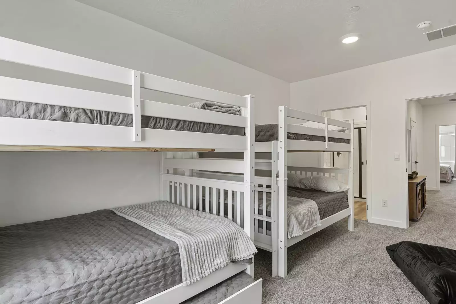 2 Double/Double Bunks + Double Trundle
