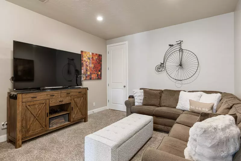 Loft Bedroom and Family Room w/Sectional