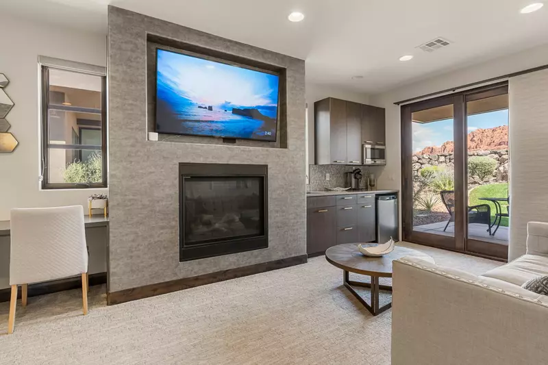 King Bedroom + Kitchenette (Casita)