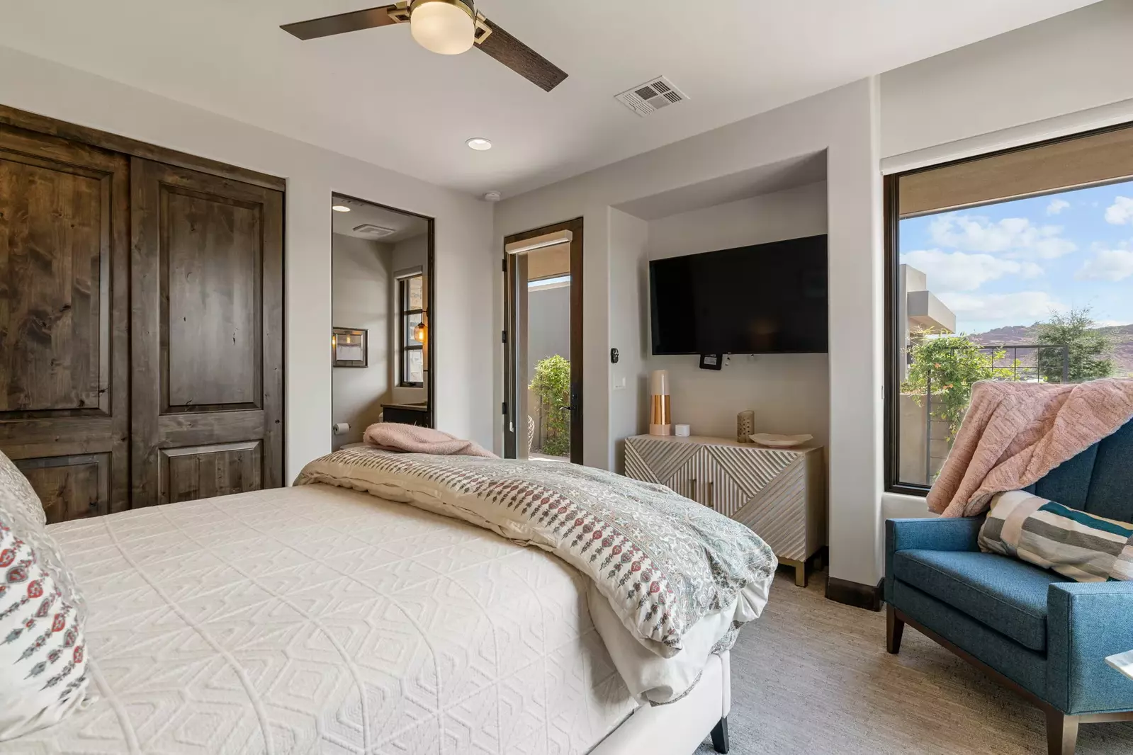 Queen Bedroom (Casita)