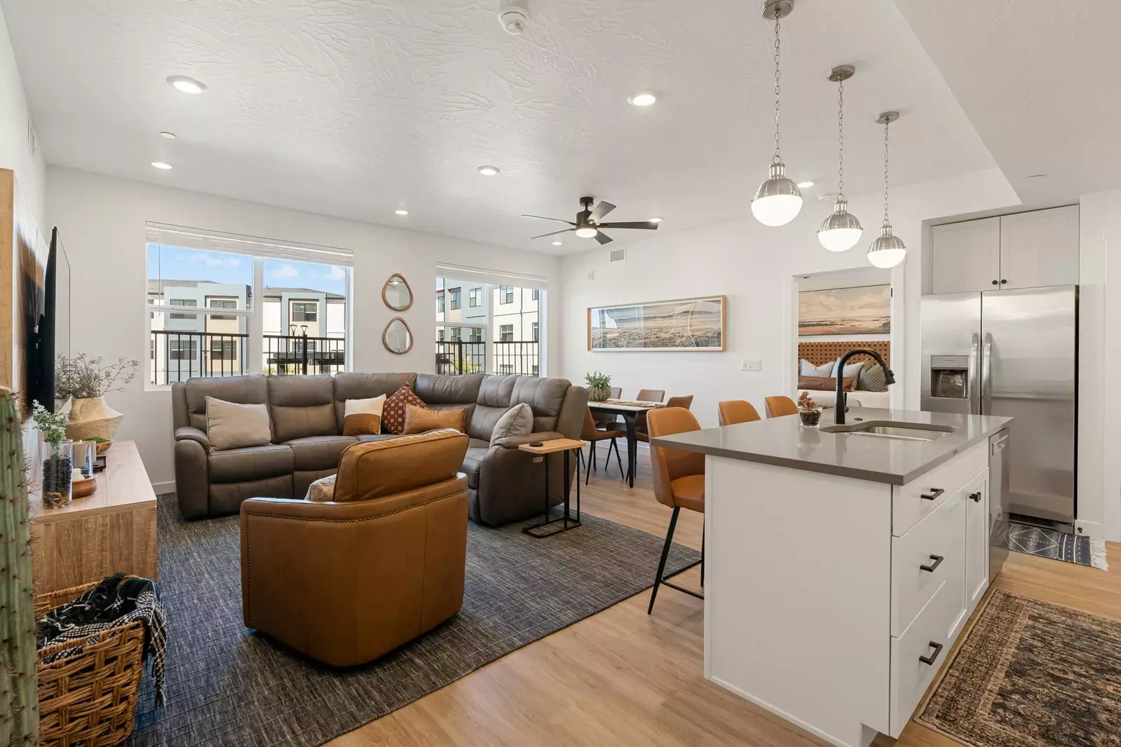 Living Room / Dining Room / Kitcheb