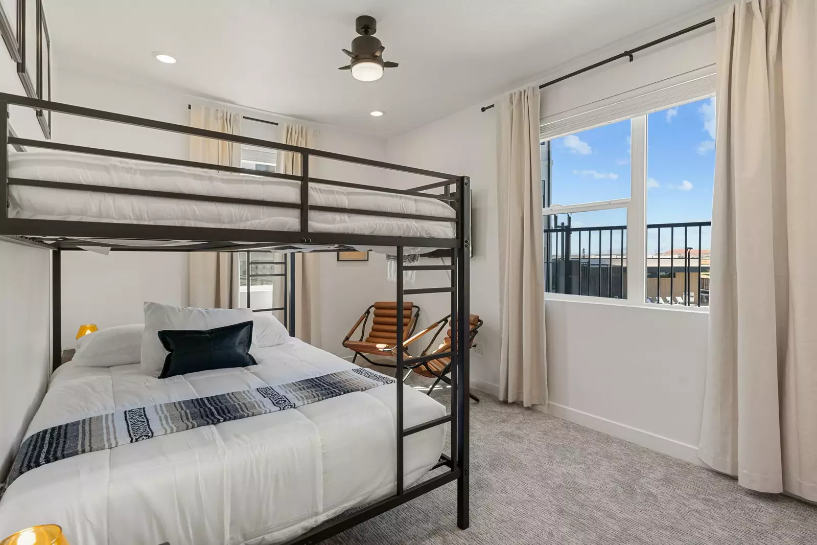 Queen/Queen Bunks
