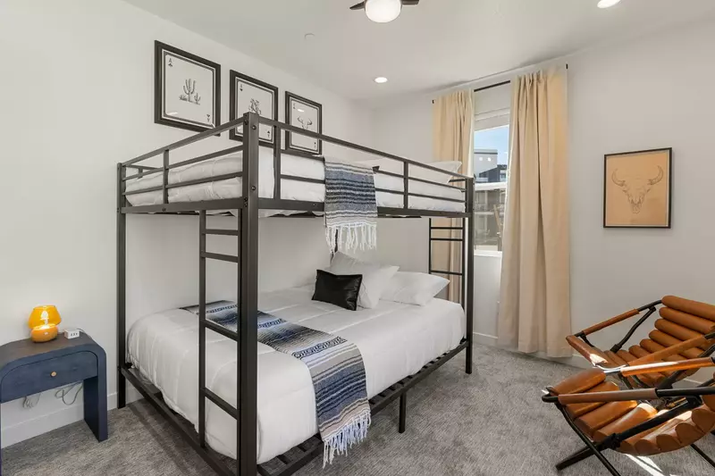 Queen/Queen Bunks