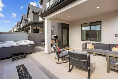 Private Hot Tub + Fire Table