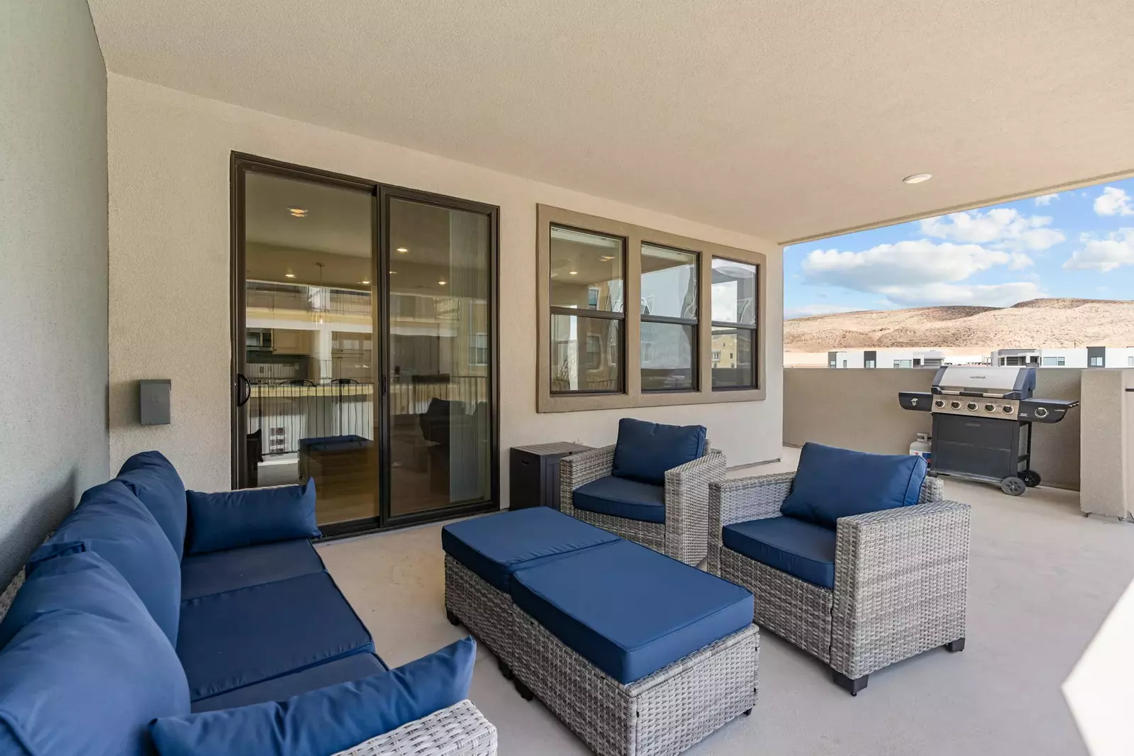 Patio/ Deck