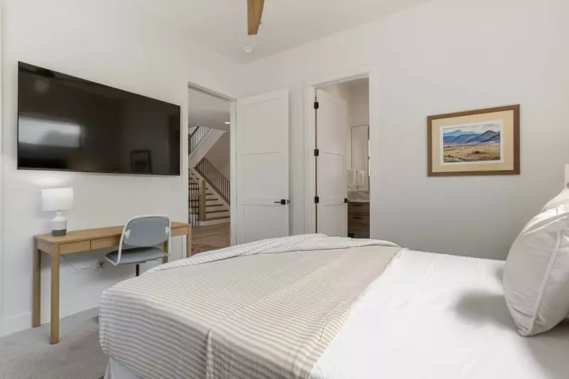 Queen Bedroom