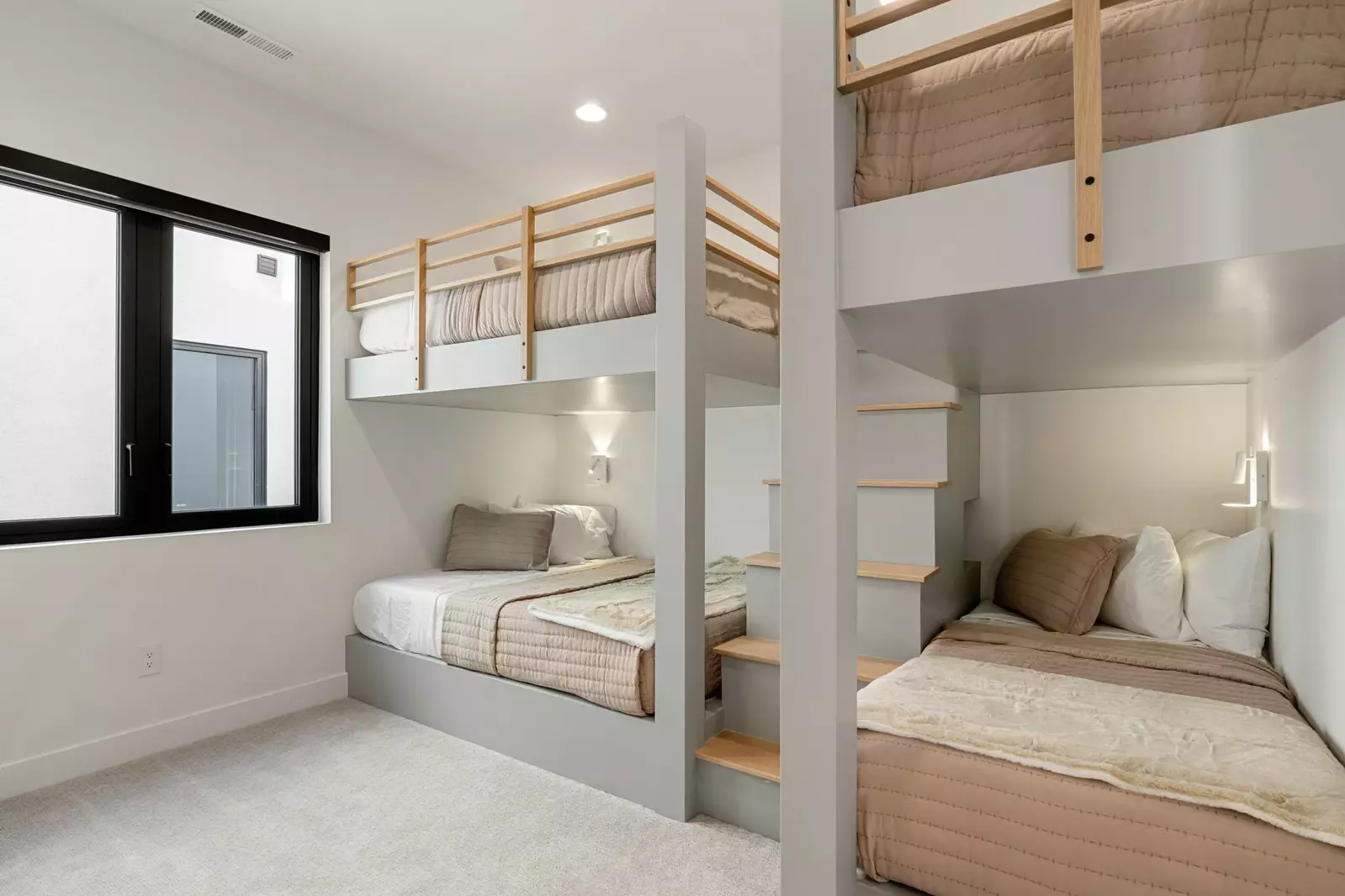 Queen/Queen + Twin/Twin Bunk Room