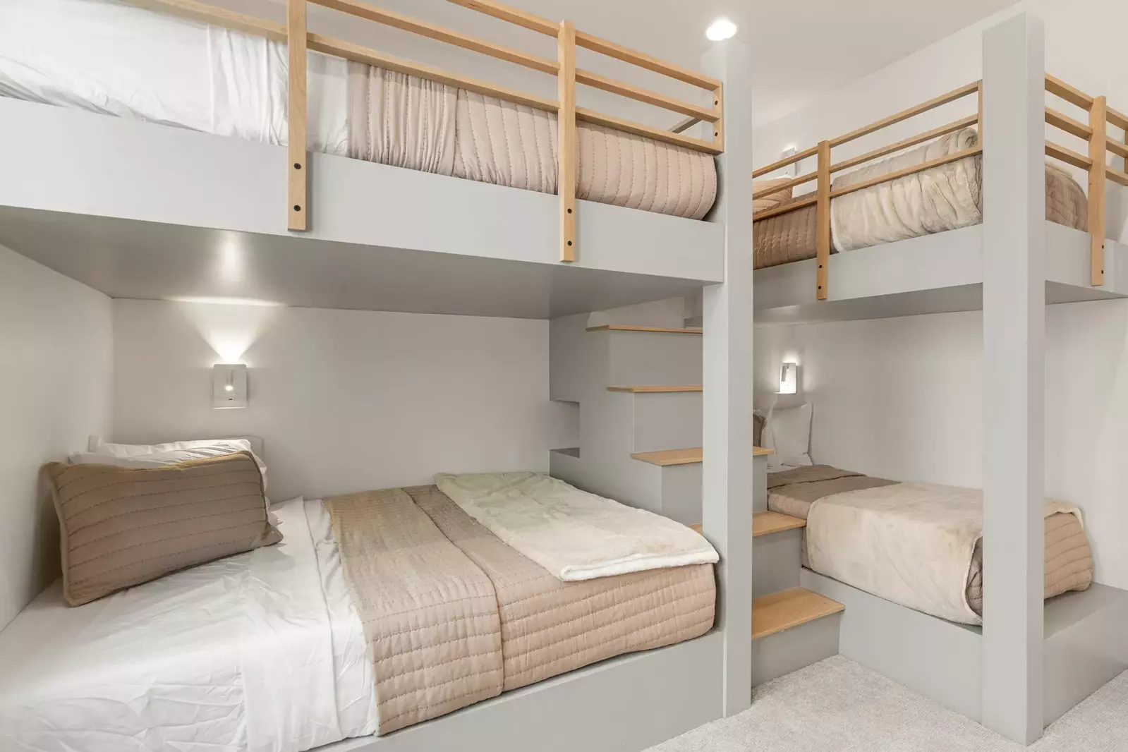 Queen/Queen + Twin/Twin Bunk Room