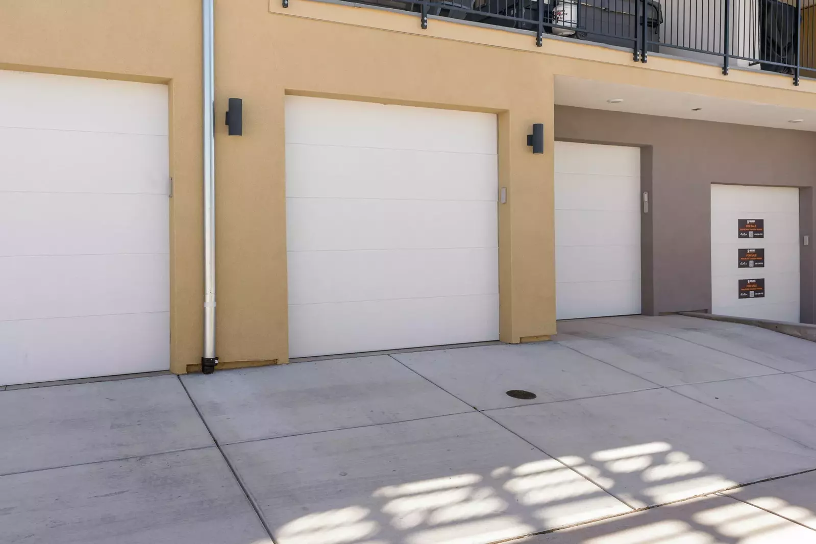 Single Car Garage / Parking in the Drive Way