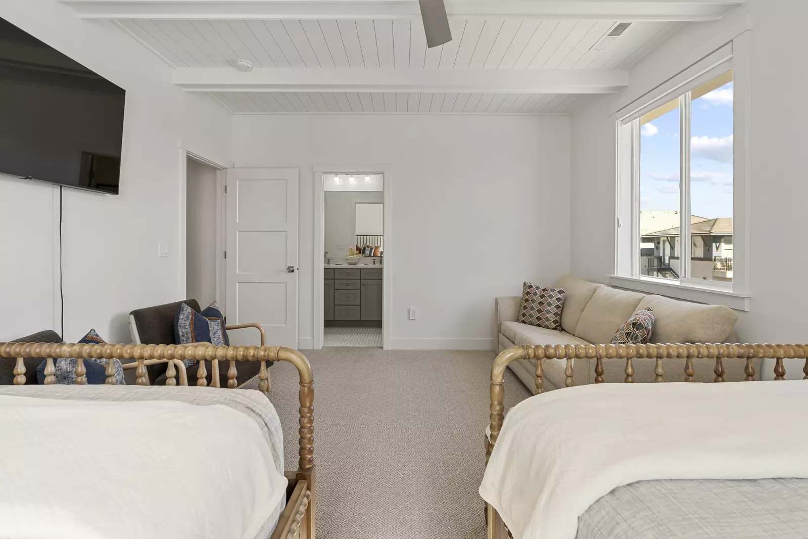 2 Queen Beds, Full Sofa Sleeper