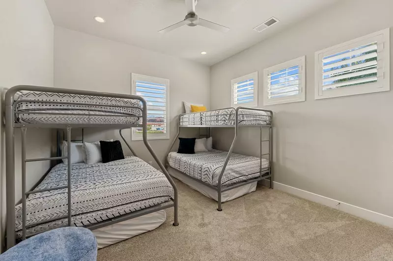 Twin / Full Bunk Room
