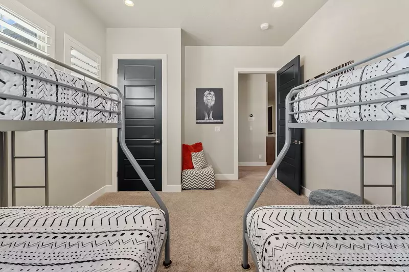 Twin / Full Bunk Room