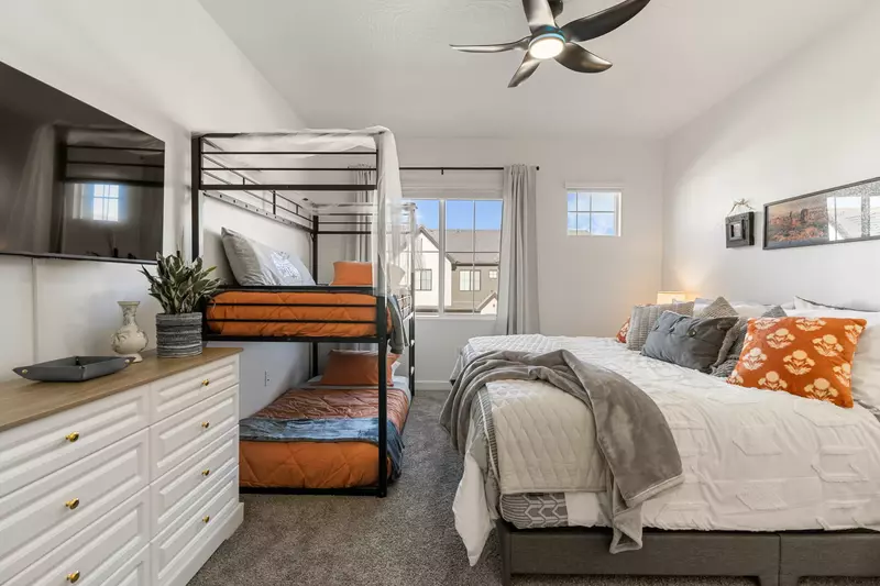 King Bed + Twin/Twin Bunk
