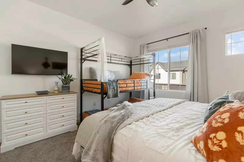 King Bed + Twin/Twin Bunk