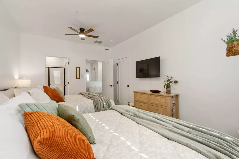 2 Queen Beds