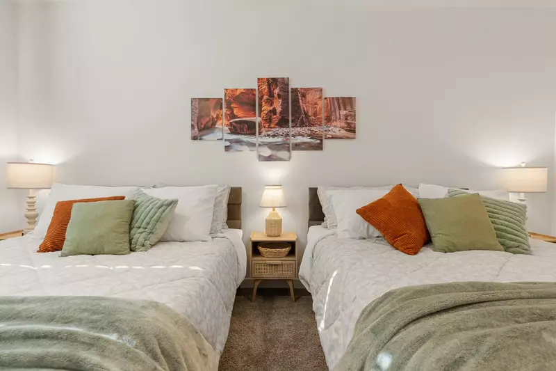 2 Queen Beds